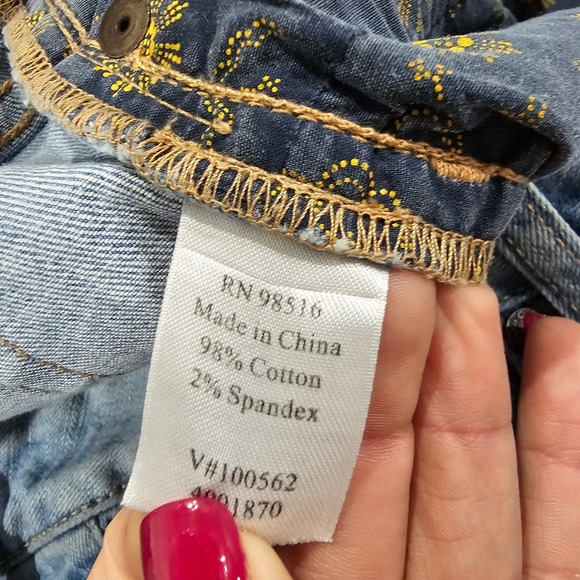 Coldwater Creek Women's P10 Blue Wash Cropped Flare Jeans Distressed Detail - Picture 4 of 7